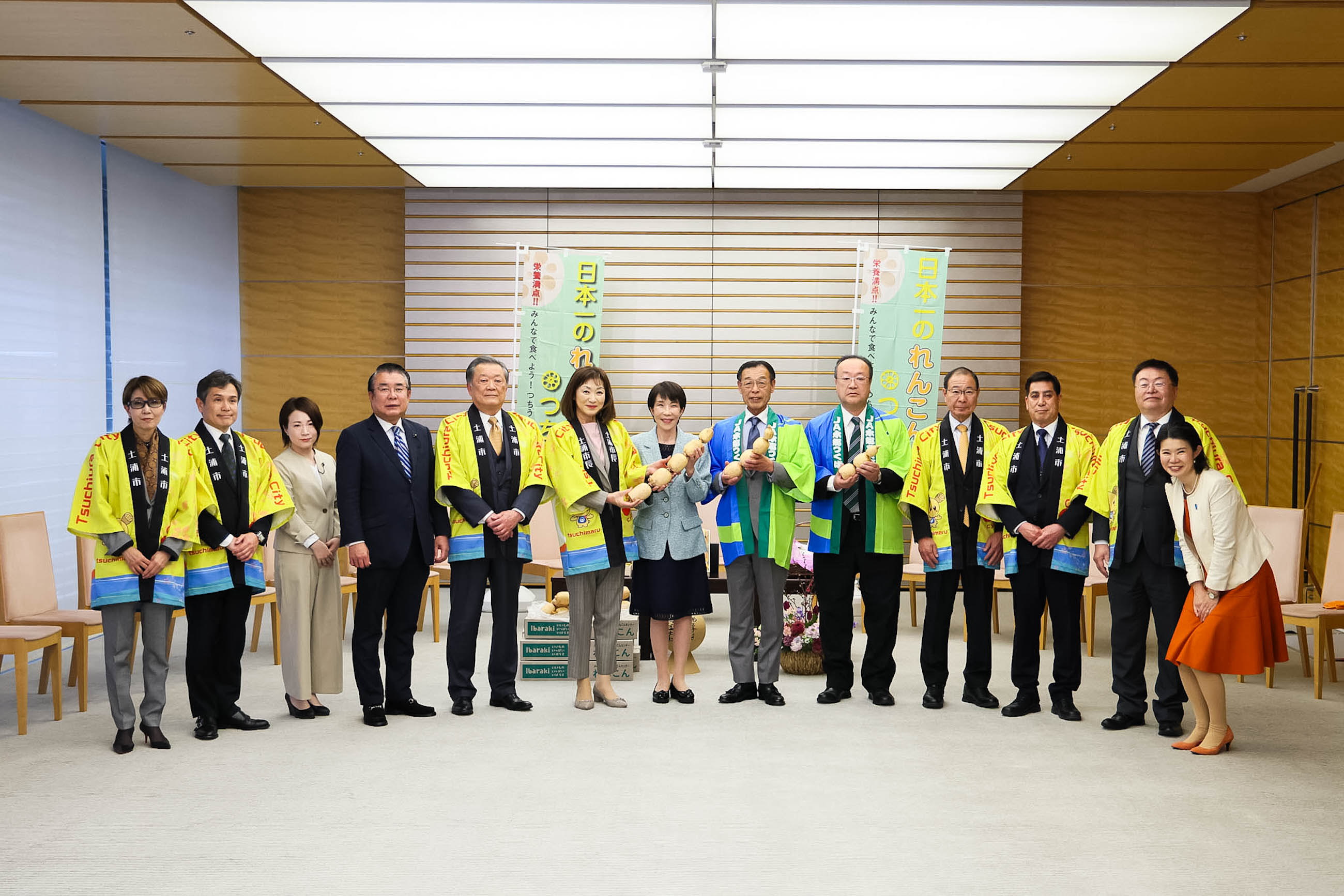 高市首相接受拜会6