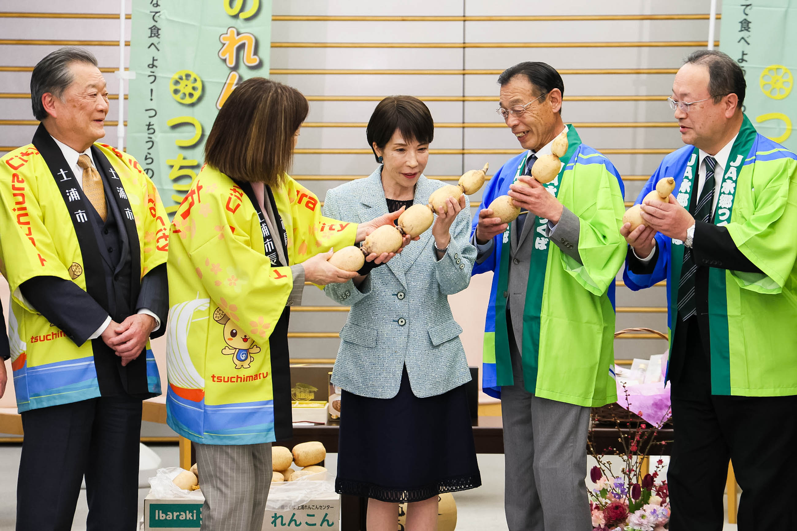 高市首相接受拜会7