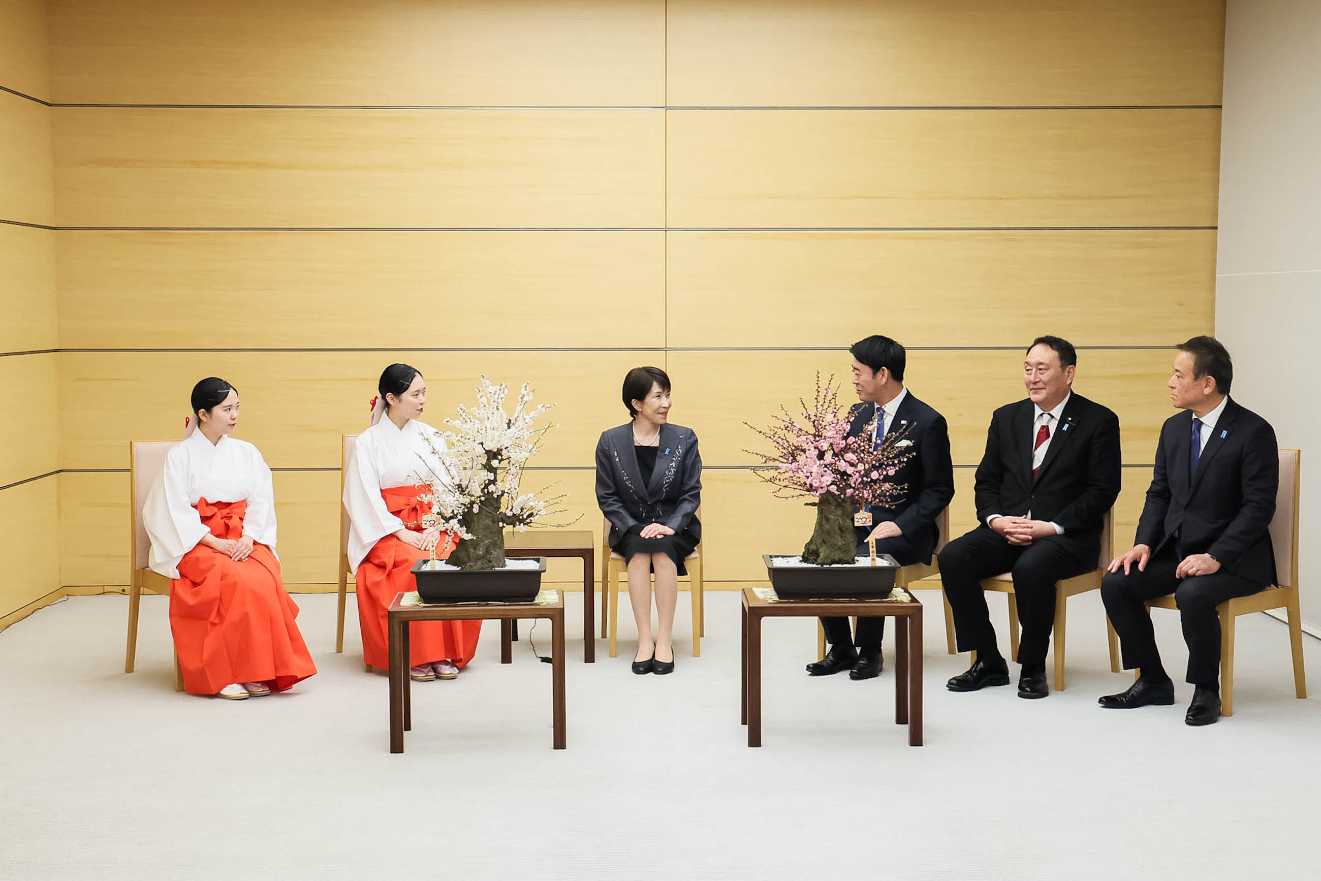 高市首相接受拜会4