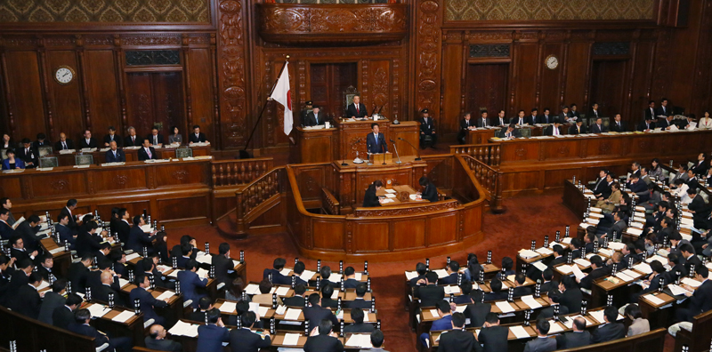 安倍总理出席了众议院全体会议。