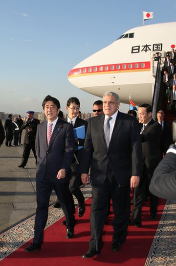 安倍总理访问了阿拉伯埃及共和国。