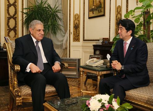 安倍总理访问了阿拉伯埃及共和国。