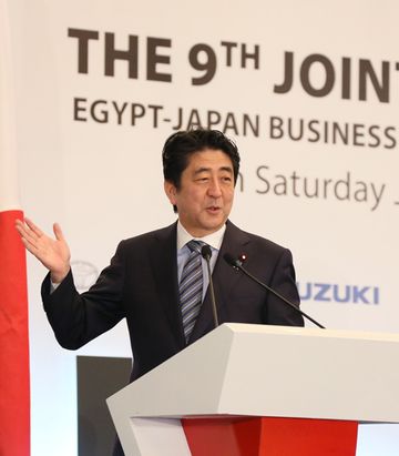 安倍总理访问了阿拉伯埃及共和国。
