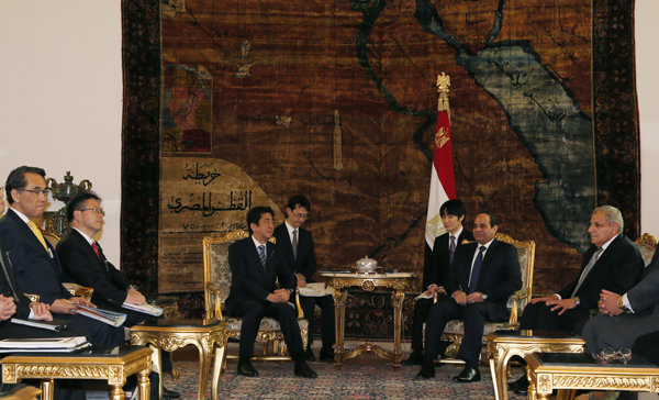 安倍总理访问了阿拉伯埃及共和国。