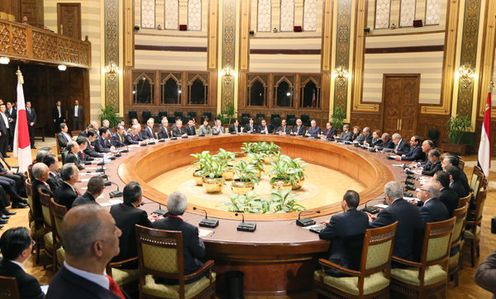 安倍总理访问了阿拉伯埃及共和国。