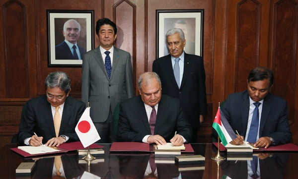 安倍总理访问了约旦哈希姆王国。