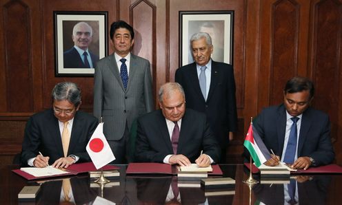 安倍总理访问了约旦哈希姆王国。