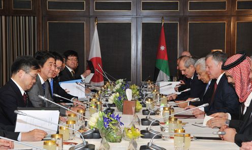 安倍总理访问了约旦哈希姆王国。