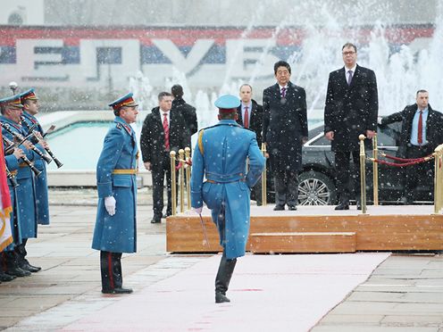 安倍总理出席欢迎仪式2