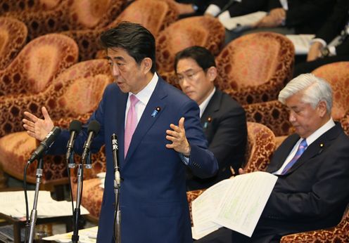 安倍总理出席了众议院有关我国及国际社会和平安全法制的特别委员会。