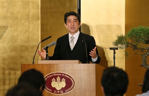 安倍总理在伊势神宫举行了新年记者招待会。