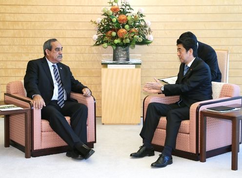 安倍总理在总理大臣官邸邀请密克罗尼西亚总统克里斯琴等举行了午餐会。