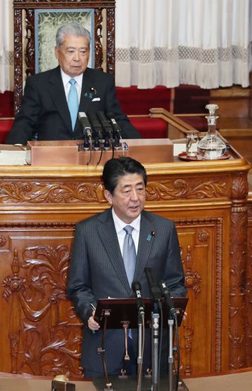 安倍总理出席了参议院全体会议。