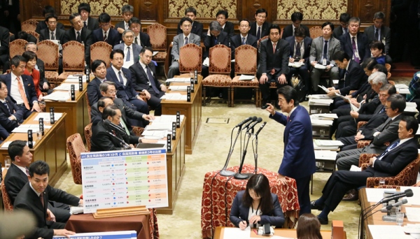 安倍总理出席了众议院预算委员会。