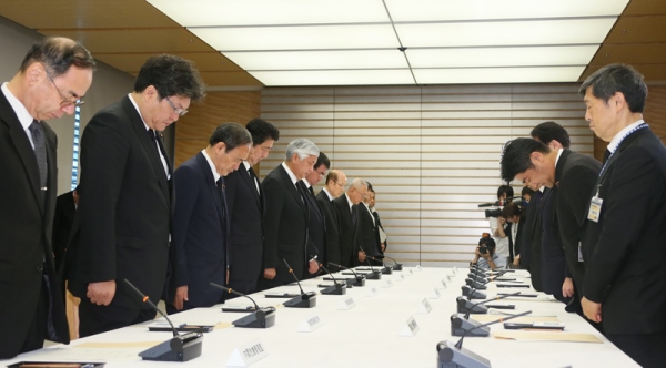 安倍总理在总理大臣官邸出席了有关孟加拉恐怖事件的相关阁僚会议。