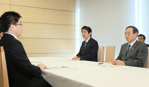安倍总理在总理大臣官邸召开了北朝鲜绑架问题相关的四大臣会议。