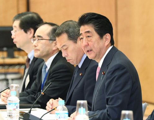 安倍总理在总理大臣官邸召开了第3次防灾推进国民会议。