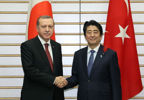 安倍总理在总理大臣官邸举行了日本・土耳其首脑会谈等。