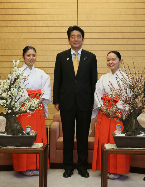 接见太宰府天满宫的“梅花使节”