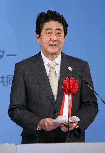 安倍总理出席了在东京都内举行的新国立竞技场建设事业开工仪式。