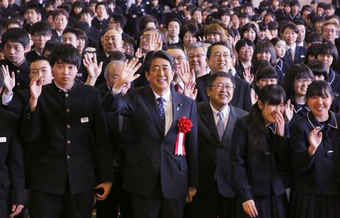安倍总理访问了岩手县。
