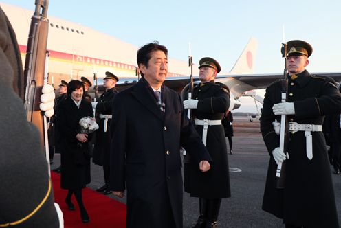 安倍总理抵达立陶宛1