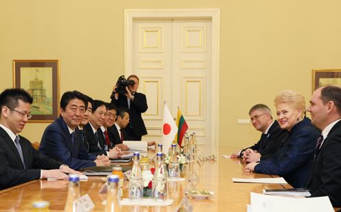 安倍总理会见立陶宛总统格里包斯凯特3