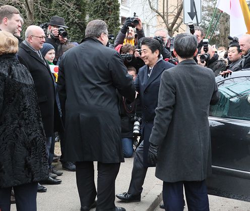安倍总理参观杉原纪念馆1