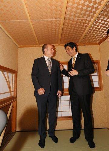 安倍总理继续访问了土耳其共和国的伊斯坦布尔。