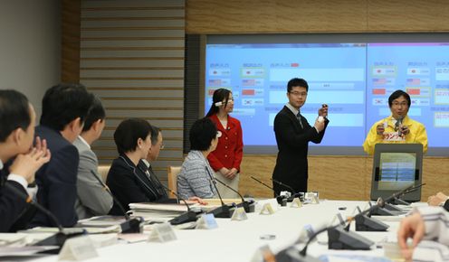 安倍总理在总理大臣官邸召开了第8次综合科学技术・创新会议。