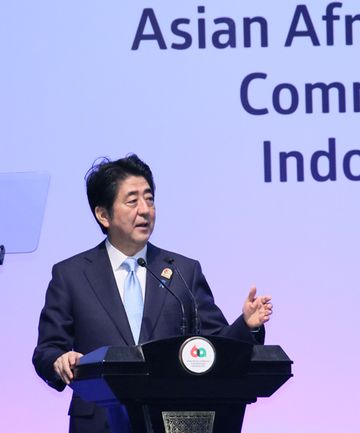 安倍总理在亚非会议上演讲 (1)