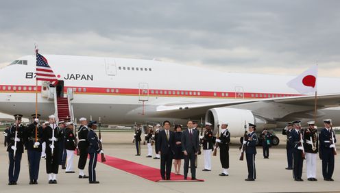 安倍总理出席欢迎仪式