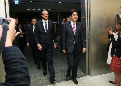 安倍总理在总理大臣官邸举行了日本・比利时首脑会谈等。