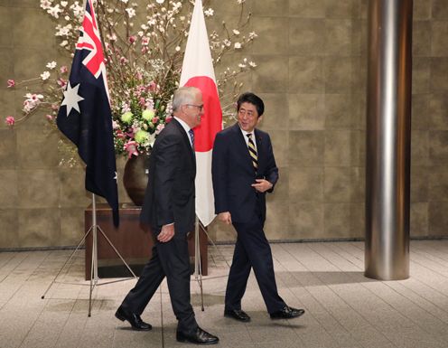 安倍总理与澳大利亚联邦总理马尔科姆·特恩布尔举行了首脑会谈等。