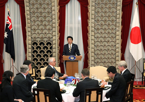 安倍总理与澳大利亚联邦总理马尔科姆·特恩布尔举行了首脑会谈等。