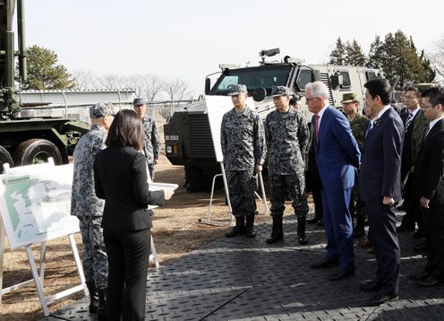 安倍总理与澳大利亚联邦总理马尔科姆·特恩布尔视察了陆上自卫队习志野演习场。