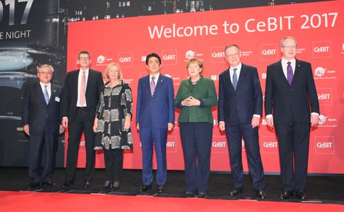 安倍总理访问了德意志联邦共和国的汉诺威。