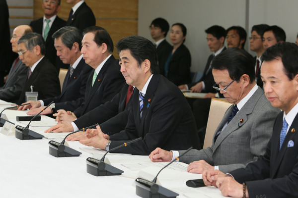有关每月例行经济报告等的相关阁僚会议