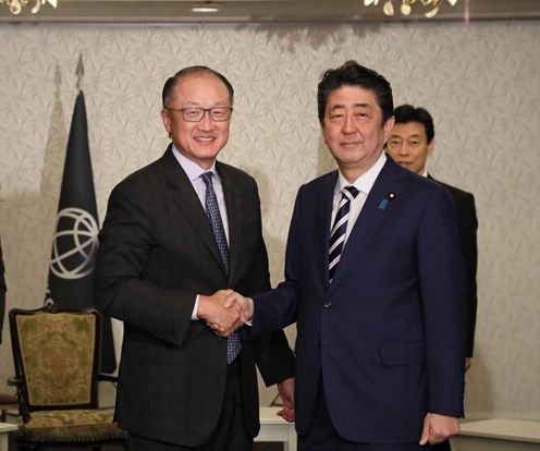 安倍总理出席了在东京都内举行的全民健康覆盖（UHC）论坛2017等。