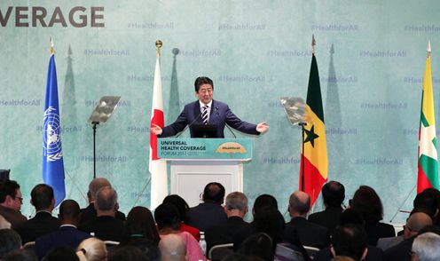 安倍总理出席了在东京都内举行的全民健康覆盖（UHC）论坛2017等。