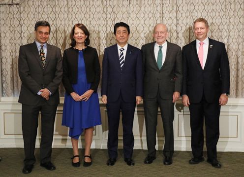安倍总理出席了在东京都内举行的全民健康覆盖（UHC）论坛2017等。