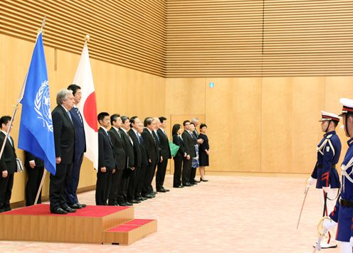 安倍总理在总理大臣官邸与联合国秘书长安东尼奥·古特雷斯举行了会谈等。