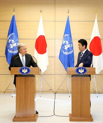 安倍总理在总理大臣官邸与联合国秘书长安东尼奥·古特雷斯举行了会谈等。