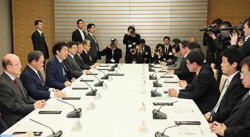安倍总理在总理大臣官邸召开了有关海上保安体制強化的相关阁僚会议。