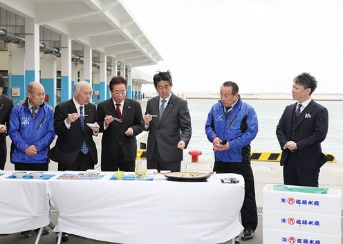 安倍总理访问了福岛县。