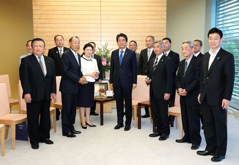 会见箱根町长及町议会议长等