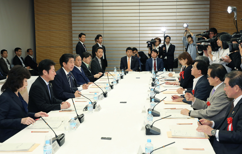 安倍总理在总理大臣官邸召开了第39次综合科学技术・创新会议。