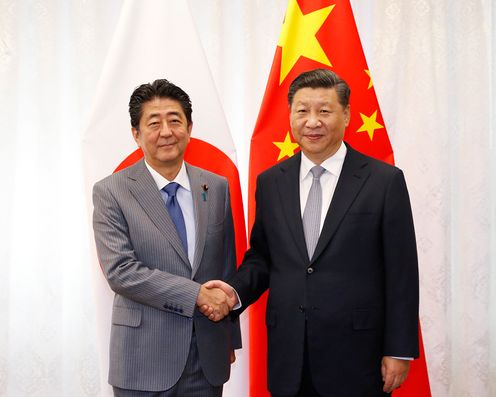安倍总理为了出席第四届东方经济论坛等，访问了俄罗斯联邦的符拉迪沃斯托克。