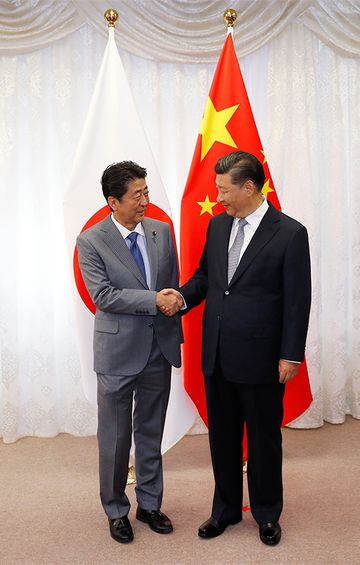 安倍总理为了出席第四届东方经济论坛等，访问了俄罗斯联邦的符拉迪沃斯托克。