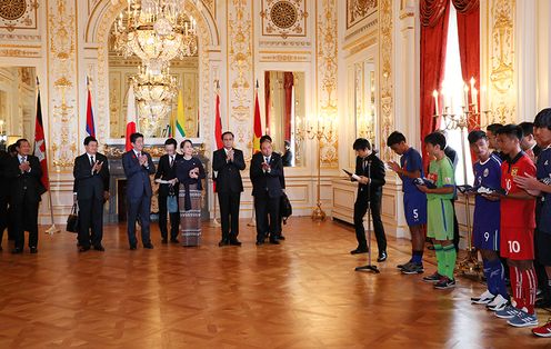 安倍总理出席了在迎宾馆赤坂离宫举行的第10届日本・湄公河流域国家首脑会议等。